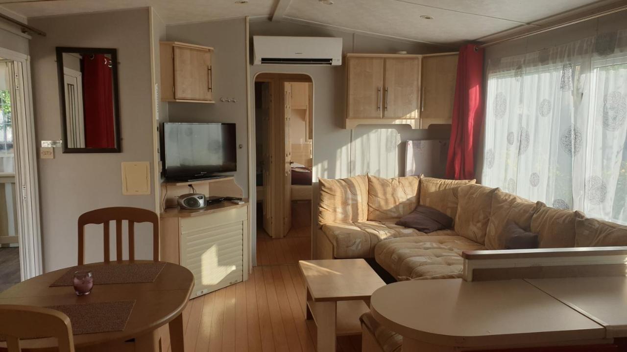 Hotel Camping Les Lacs De Courtes Estang Exteriér fotografie